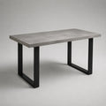 Tavolo da pranzo rettangolare effetto cemento grigio con gambe in metallo nero 160x90x75 cm